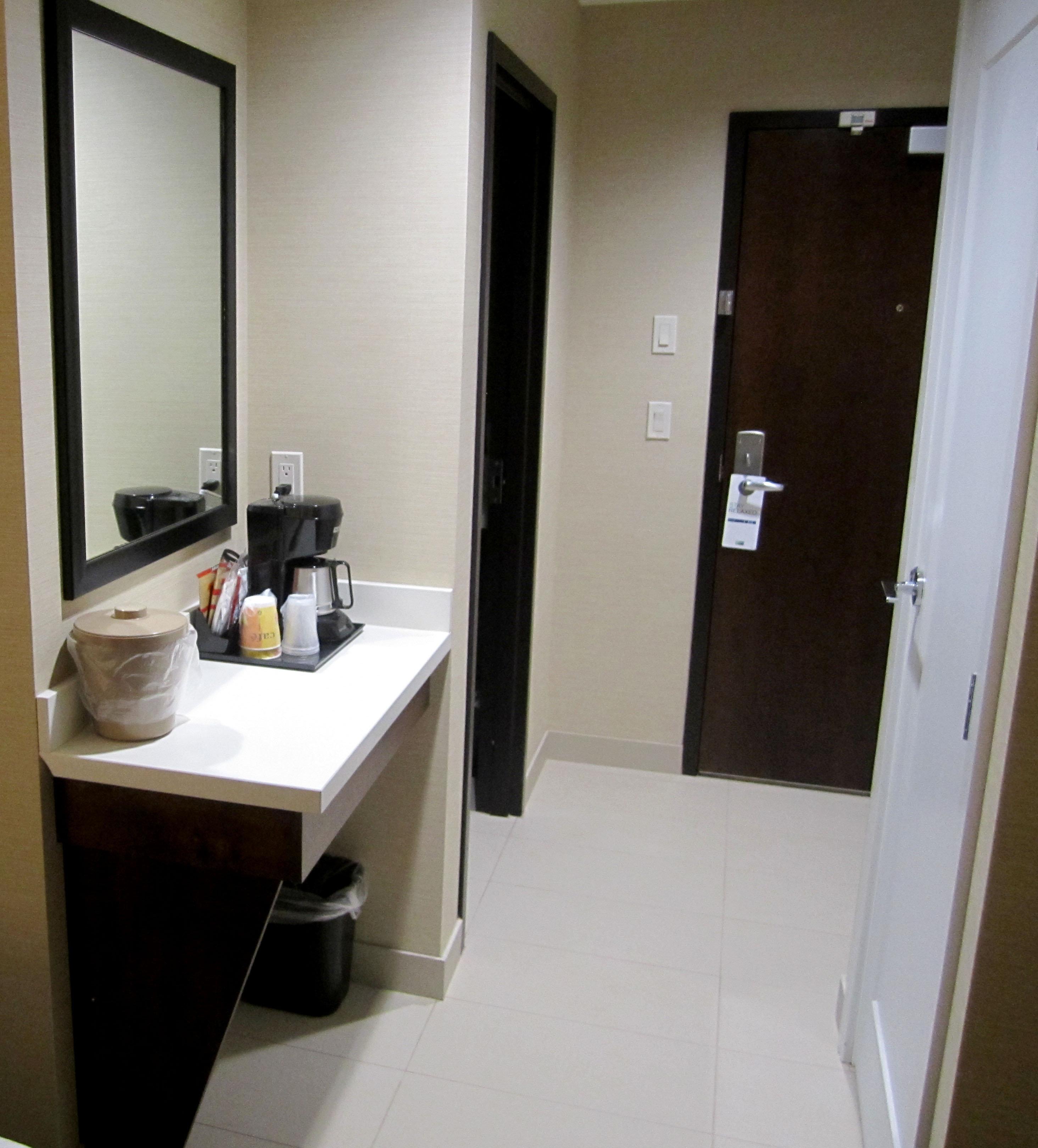 Holiday Inn Express Golden-Kicking Horse By Ihg Exteriör bild