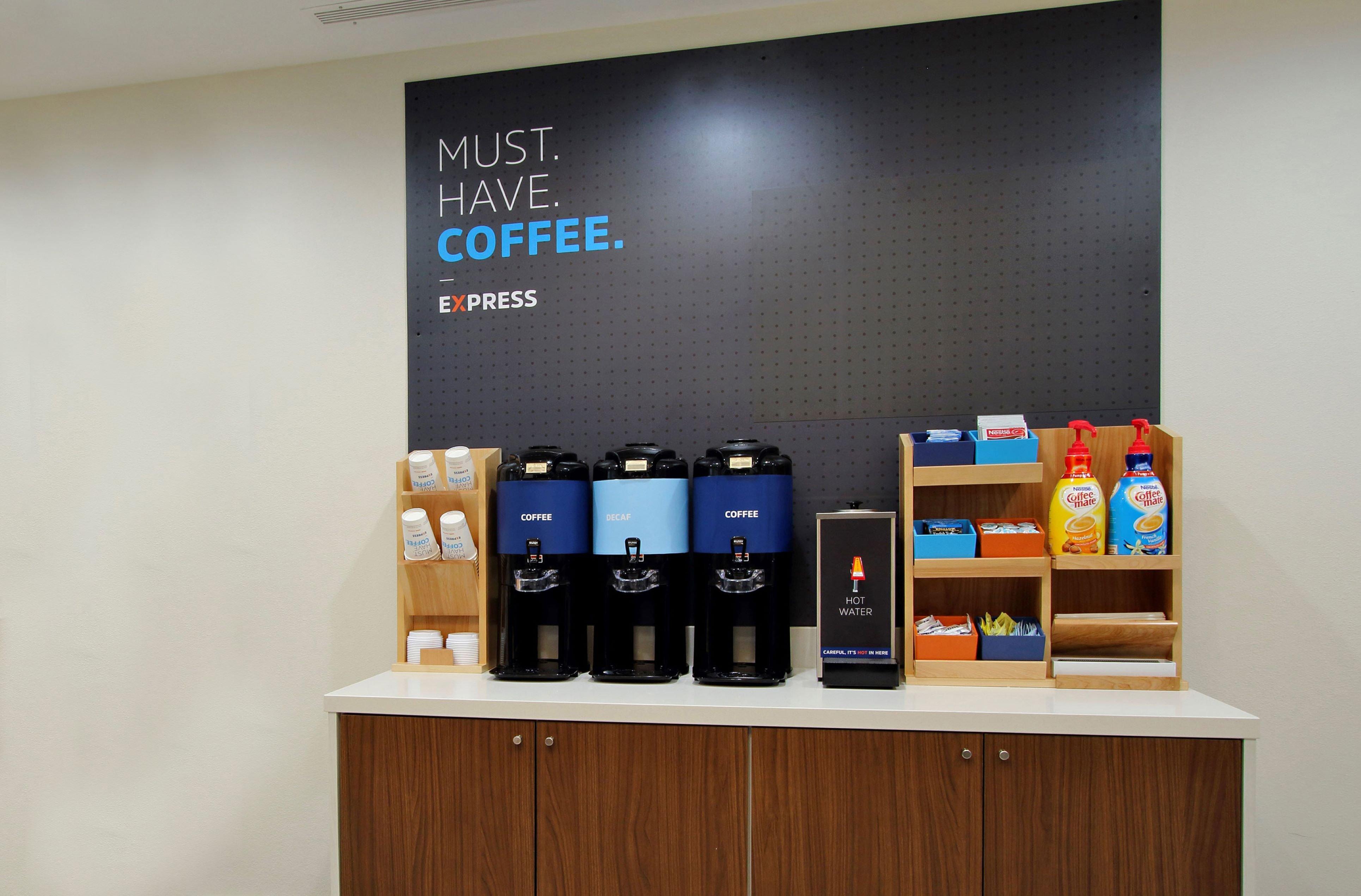 Holiday Inn Express Golden-Kicking Horse By Ihg Exteriör bild