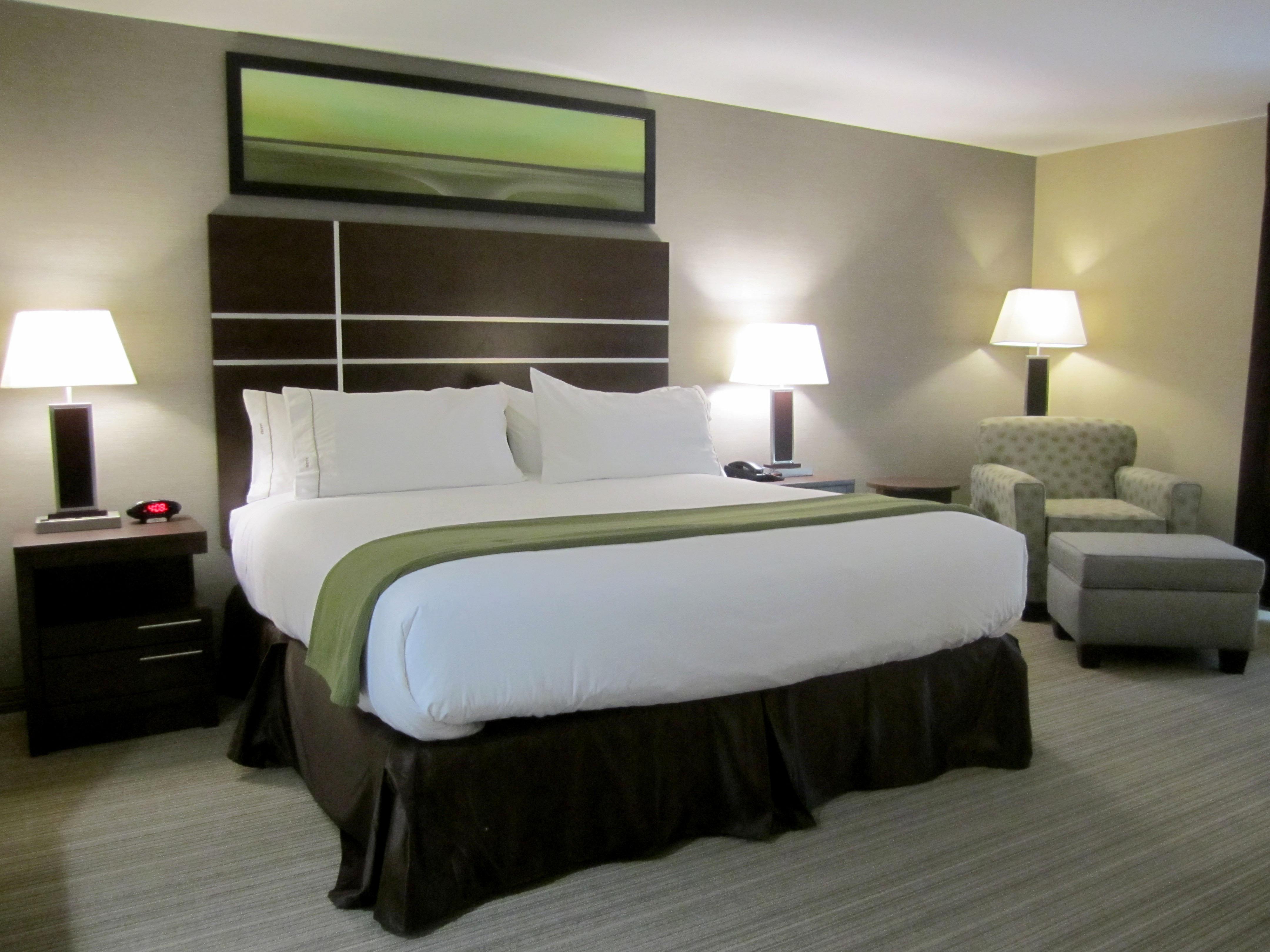 Holiday Inn Express Golden-Kicking Horse By Ihg Exteriör bild