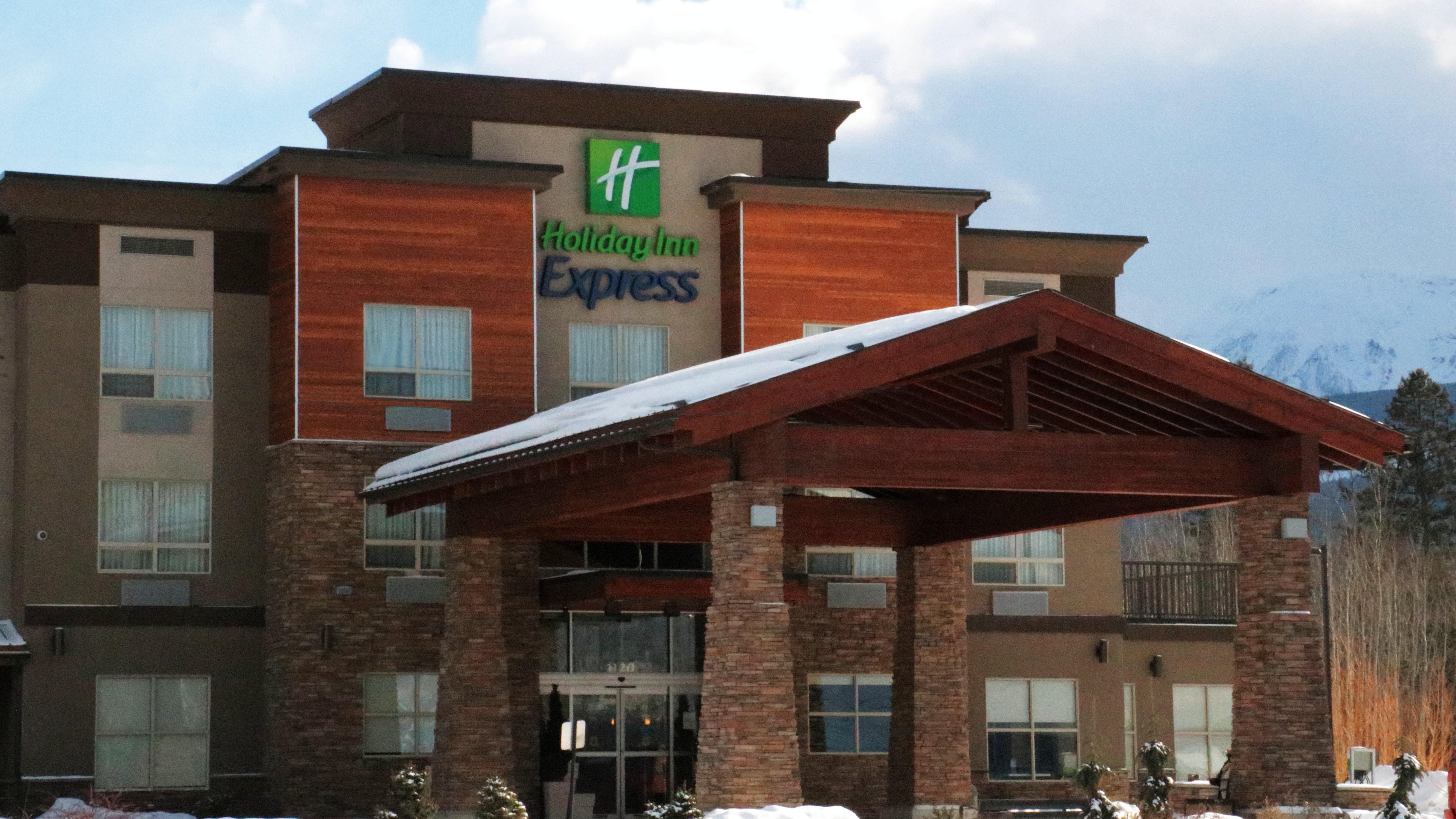 Holiday Inn Express Golden-Kicking Horse By Ihg Exteriör bild