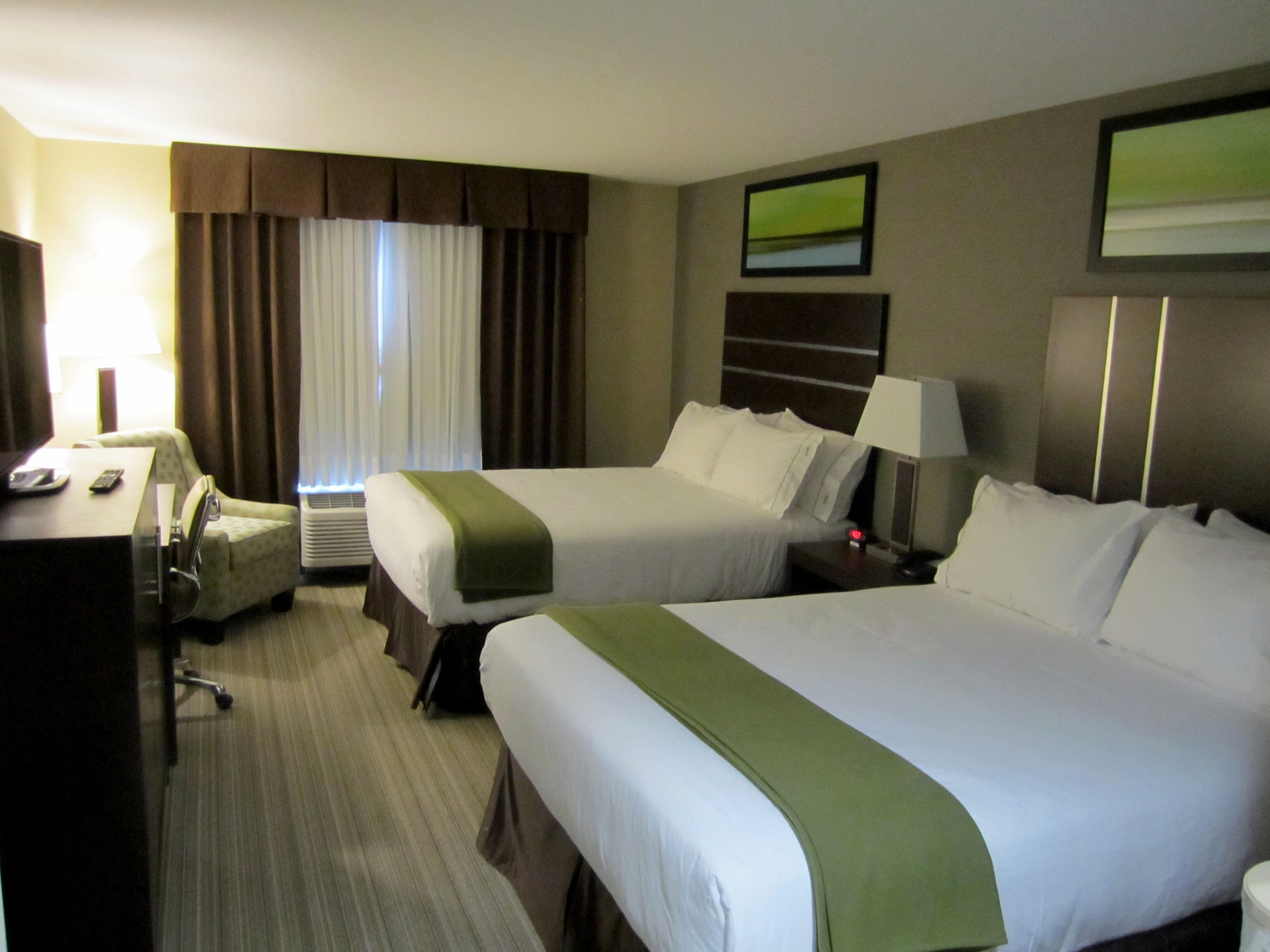Holiday Inn Express Golden-Kicking Horse By Ihg Exteriör bild