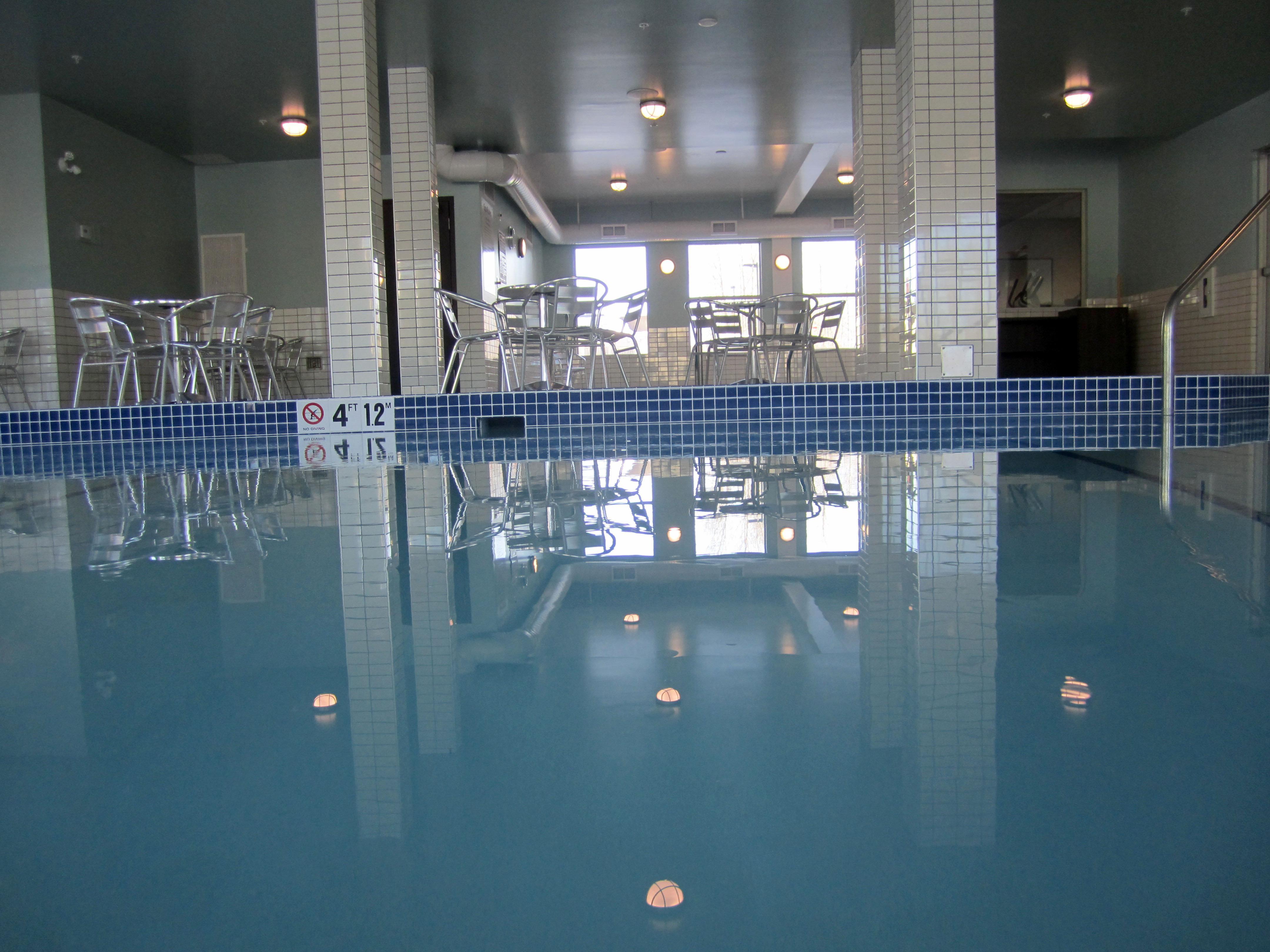 Holiday Inn Express Golden-Kicking Horse By Ihg Exteriör bild