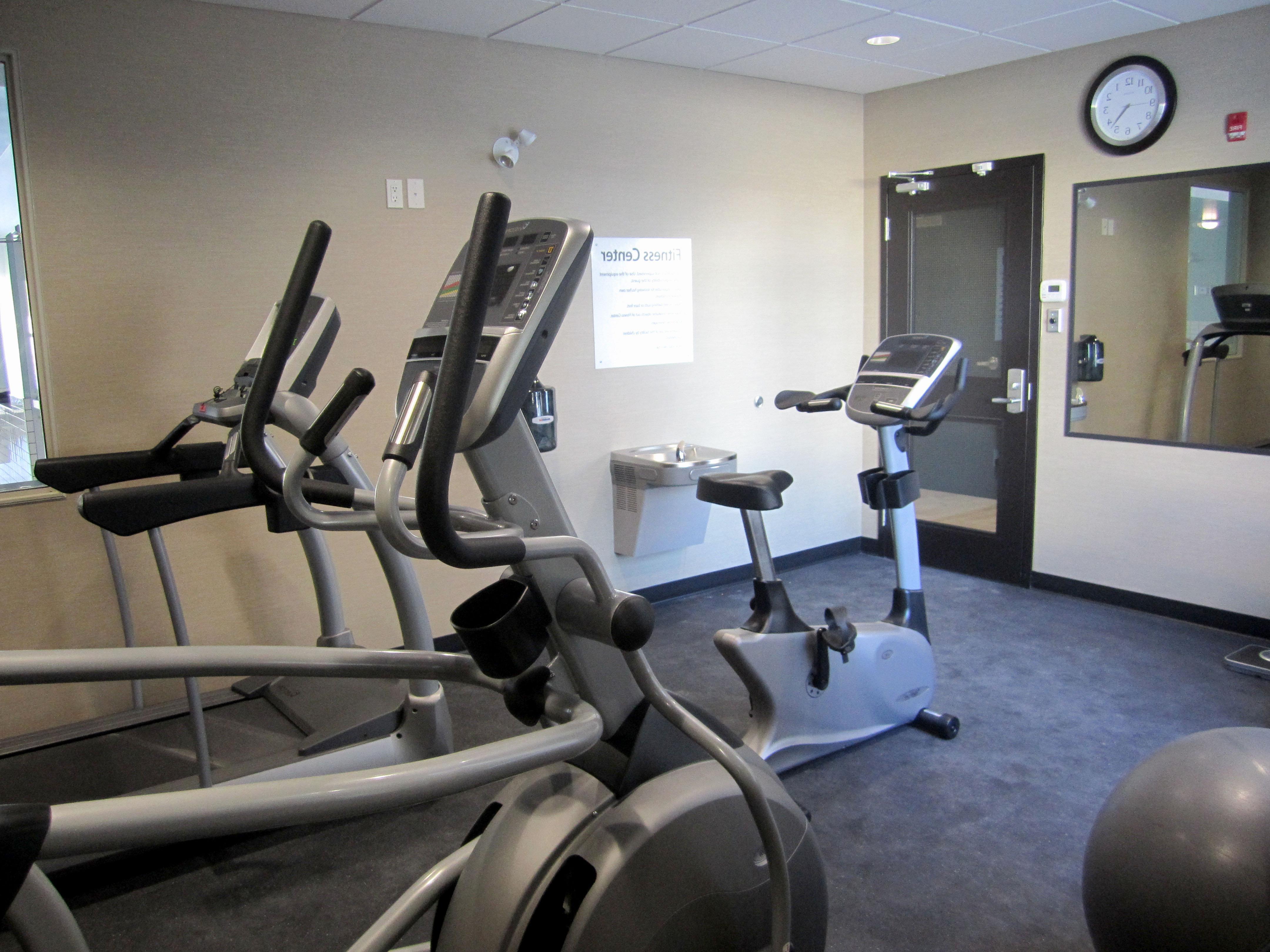 Holiday Inn Express Golden-Kicking Horse By Ihg Exteriör bild