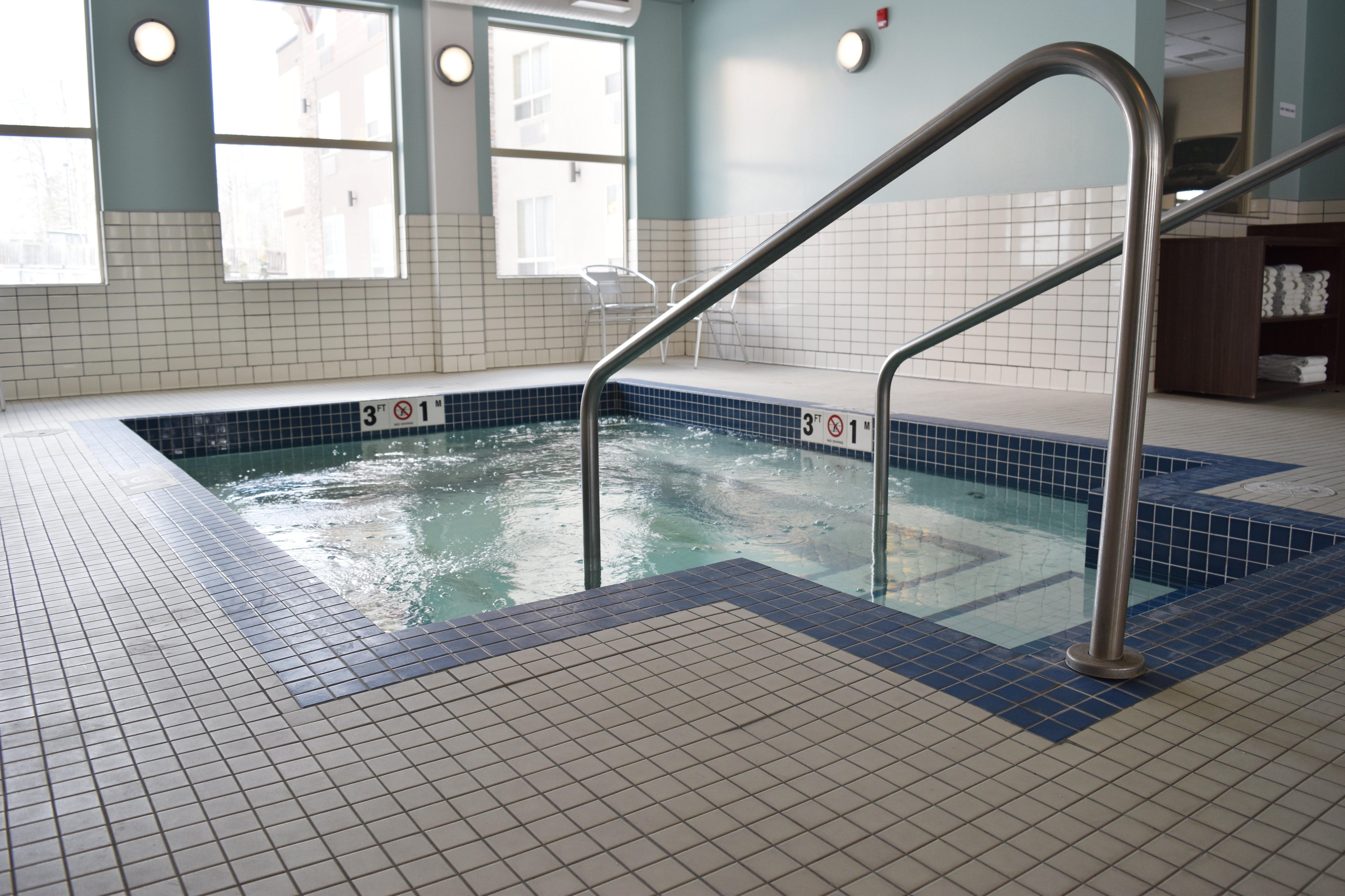 Holiday Inn Express Golden-Kicking Horse By Ihg Exteriör bild