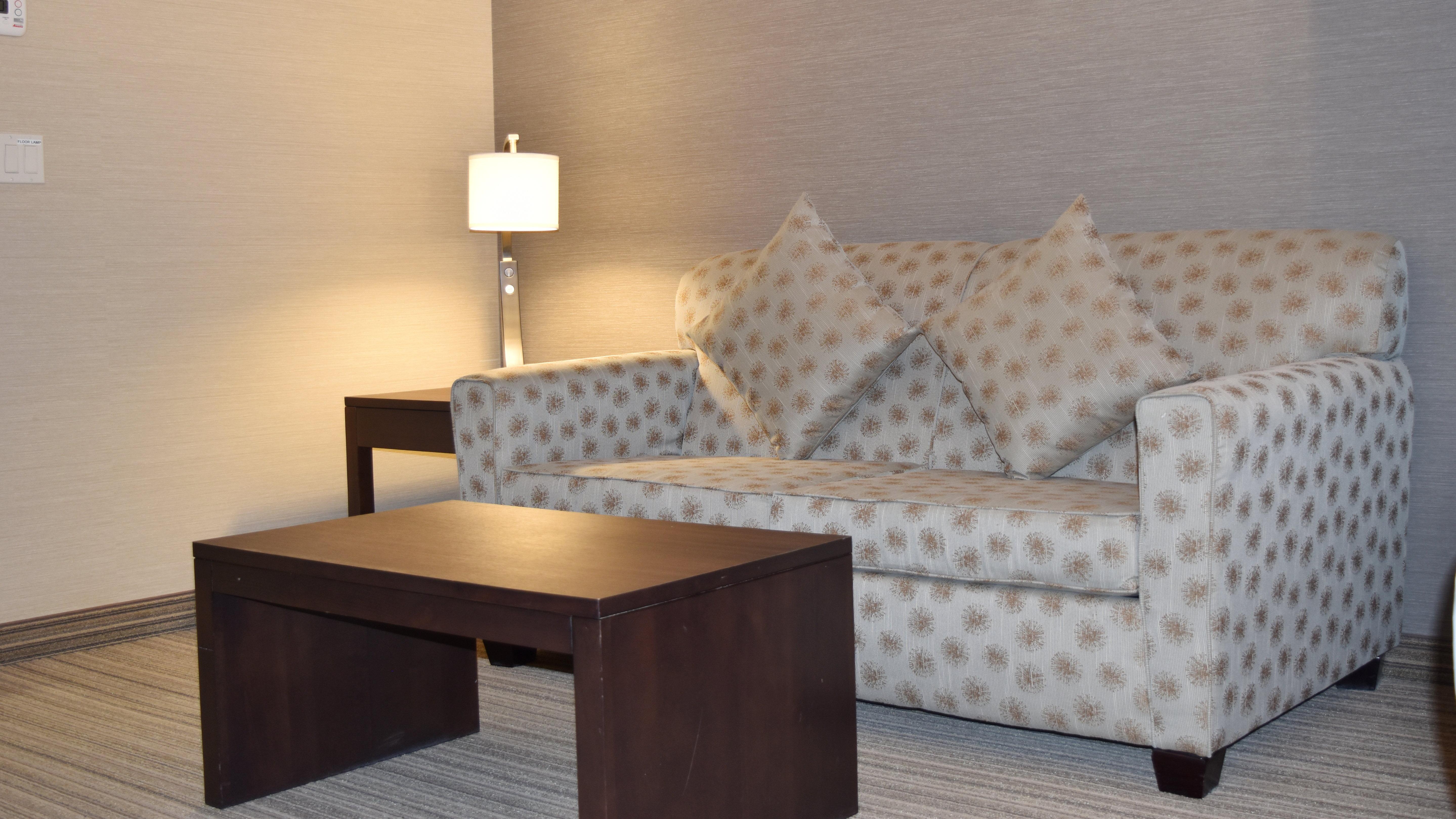 Holiday Inn Express Golden-Kicking Horse By Ihg Exteriör bild