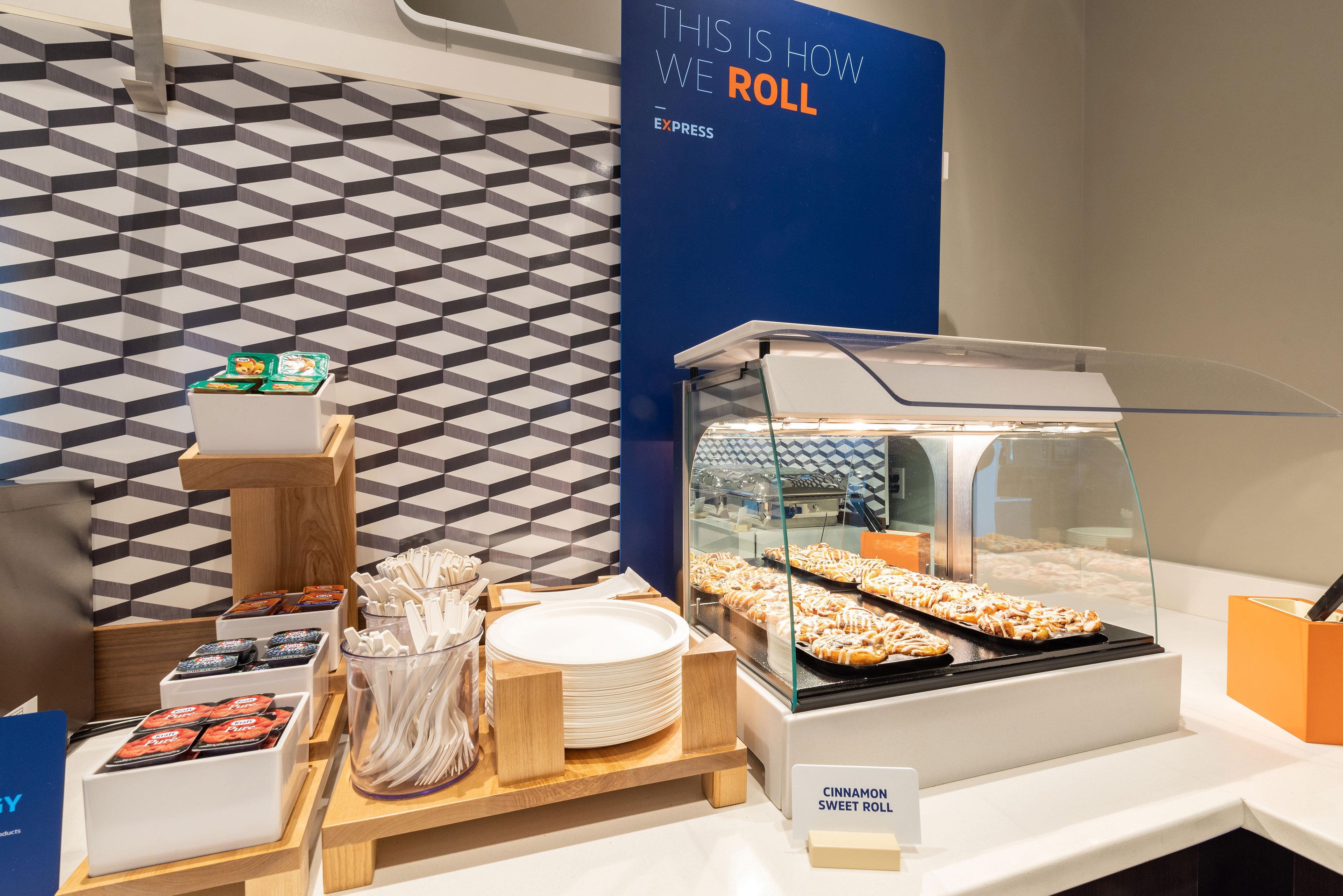 Holiday Inn Express Golden-Kicking Horse By Ihg Exteriör bild